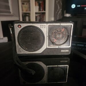 VINTAGE PHILIPS Model 172 RADIO AM(MW)-LW 2-BAND 1960S-1980s